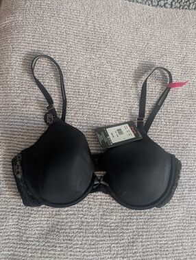 Maidenform Underwire Black Padded T-Shirt Bra with Lace